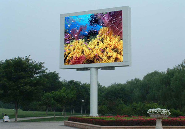 咸寧立柱廣告雙面與三面形式，究竟誰更勝一籌？